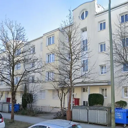 Schoene 2 In Pasing *